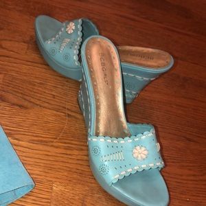 BCBG Tiffany Blue Leather Embroidered Wedge Shoes 8.5 / 9 Boho Hippy